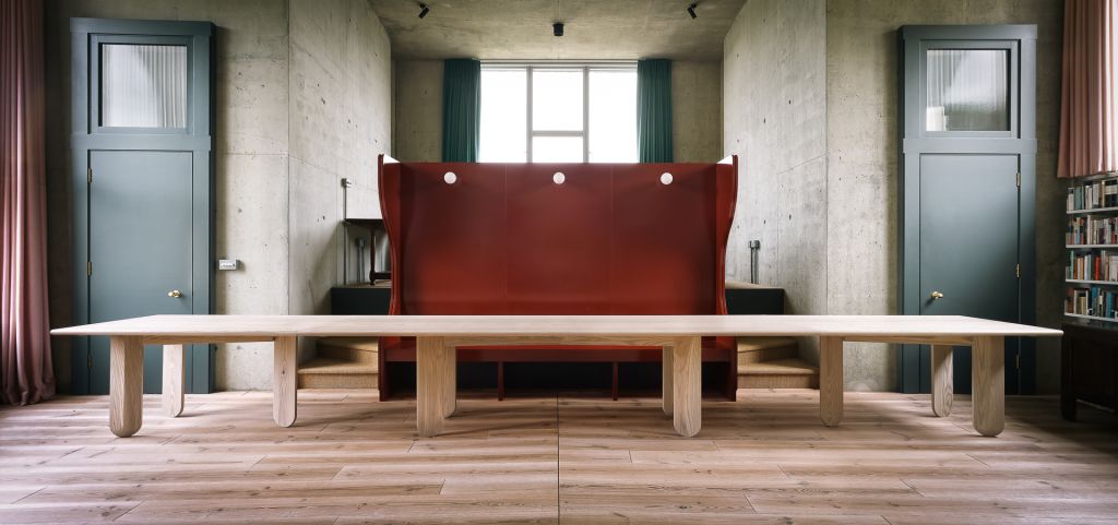 nithurst table with mirrored extenions